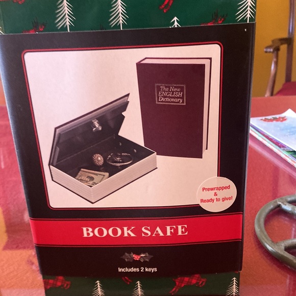 NWT book safe . Includes 2 keys - Picture 3 of 3